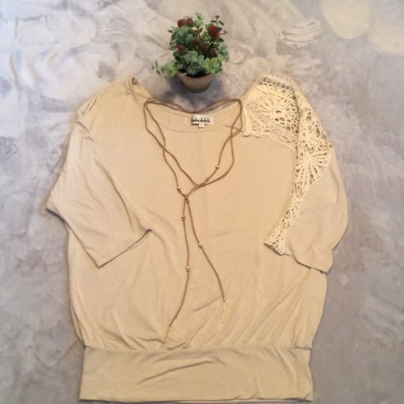 Lady Dutch top with macrame detailing - Picture 2 of 6